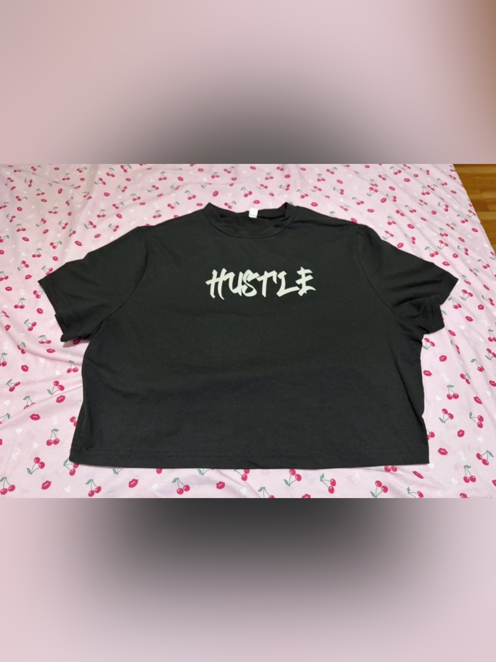 Graphic “Hustle” Cropped Short Sleeve Tee in Black Size XL